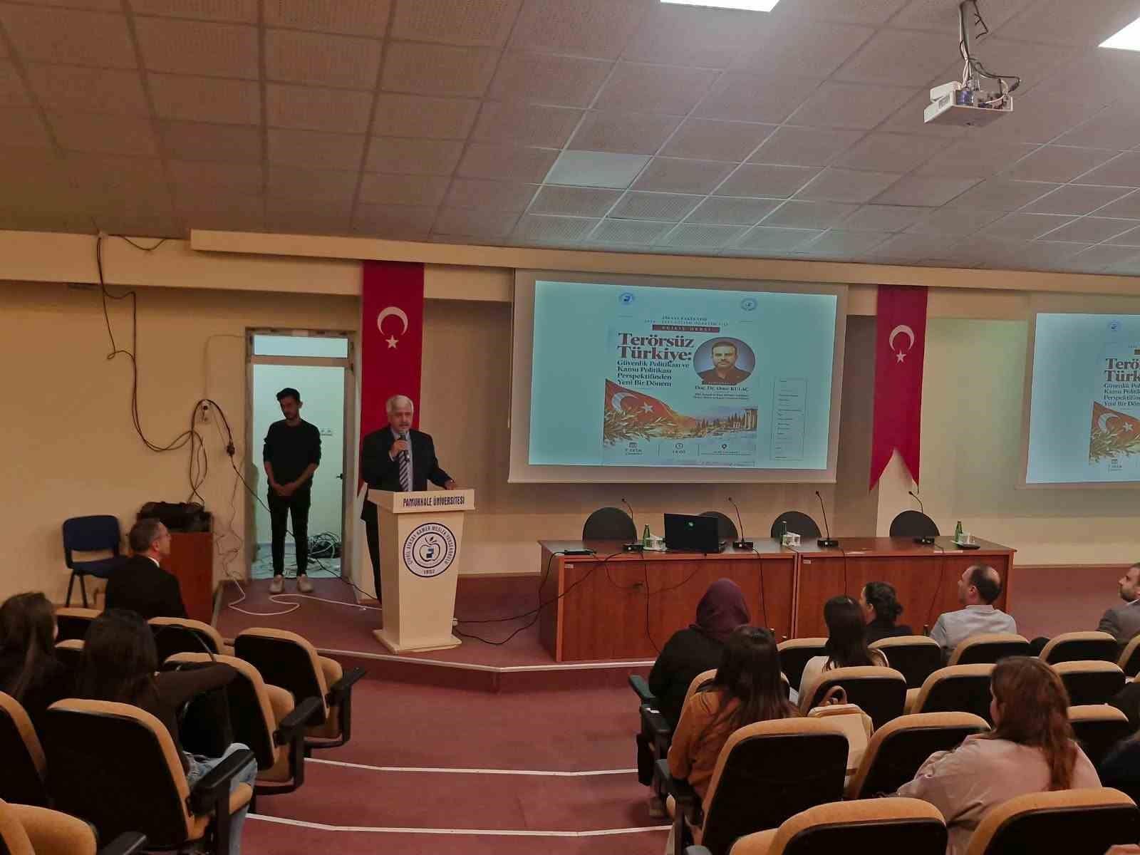 Çivril’de yeni akademik yıl "Terörsüz Türkiye" dersiyle başladı