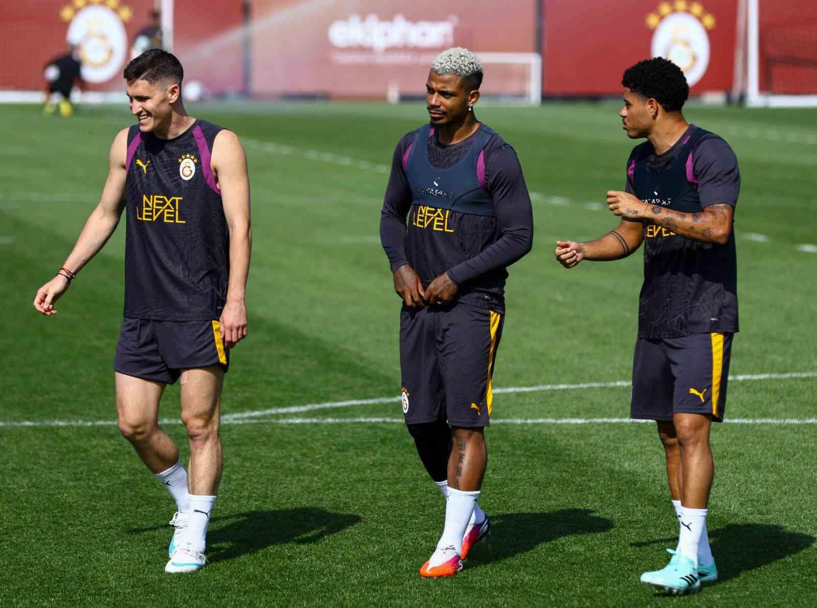 Galatasaray, Barcelona maçı hazırlıklarını tamamladı