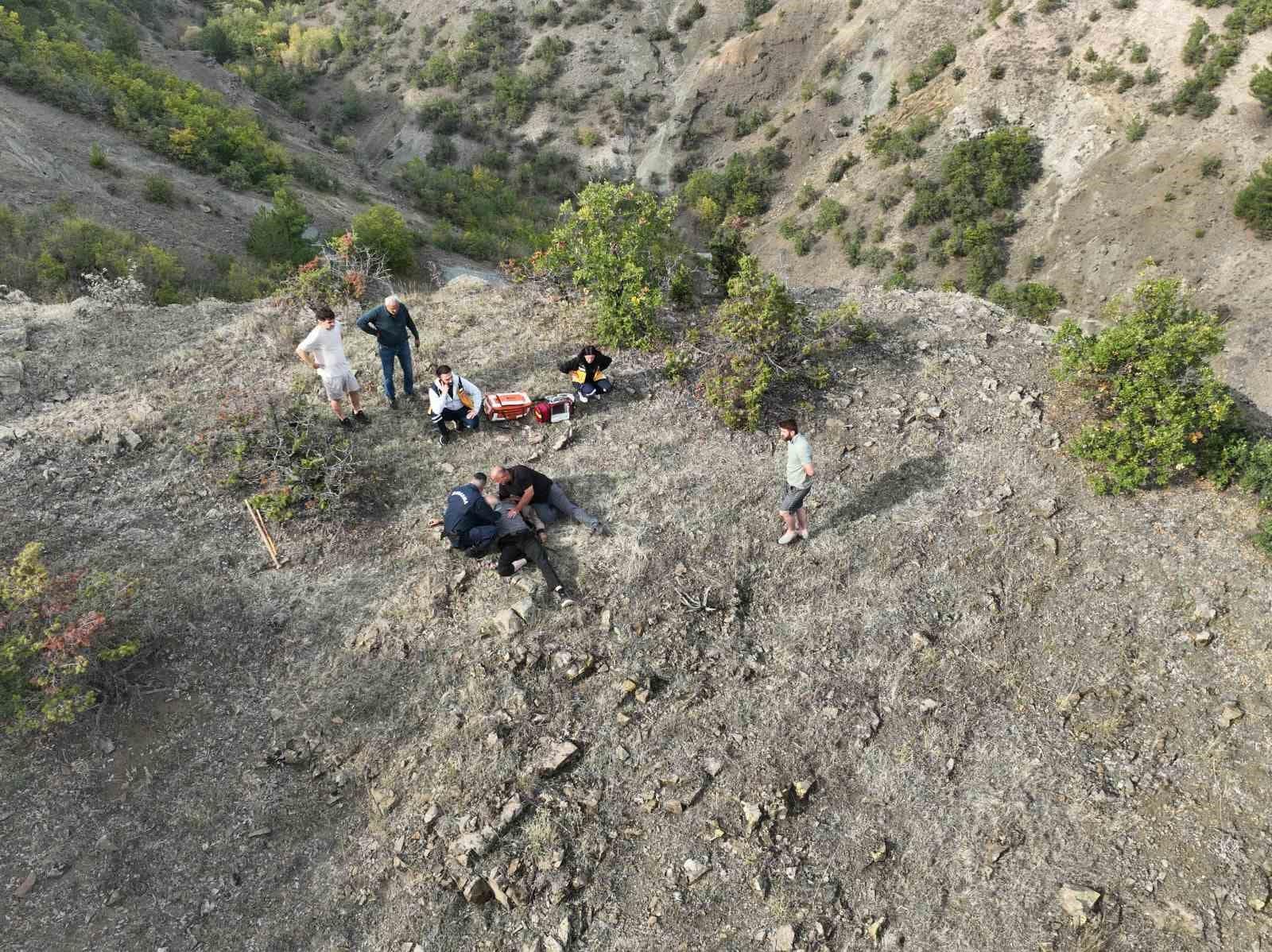 Kastamonu’da dağda fenalaşan vatandaşı ekipler sağ buldu