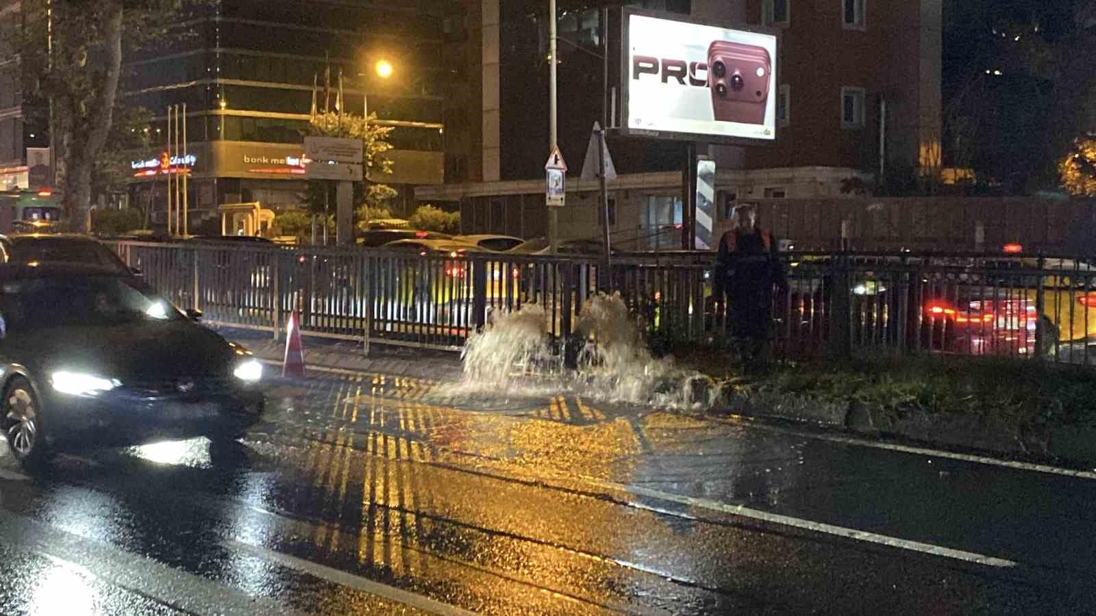 Beşiktaş Zincirlikuyu alt geçidini su bastı, Büyükdere Caddesi göle döndü