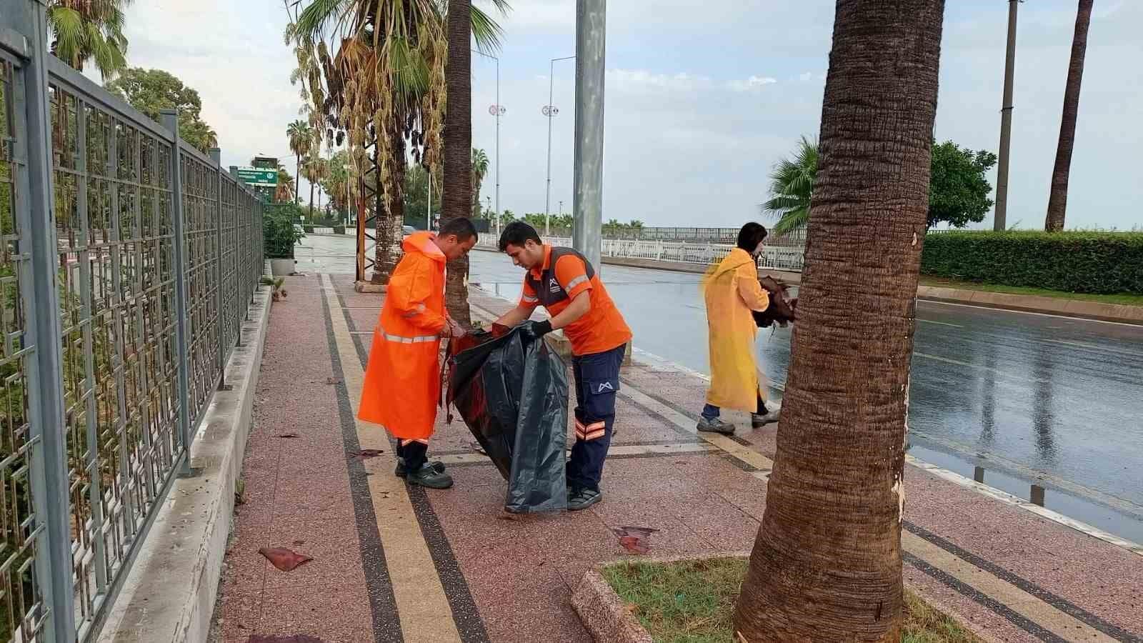 Mersin’de sağanak yağışa karşı ekipler teyakkuzda
