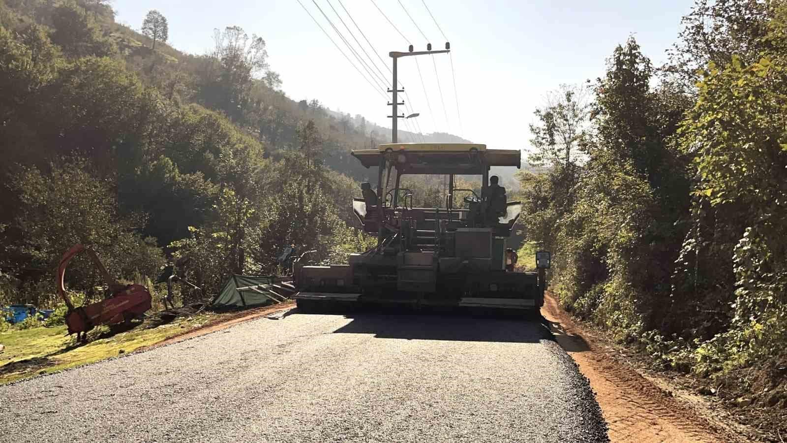 Yığılca’da asfalt çalışmaları sürüyor
