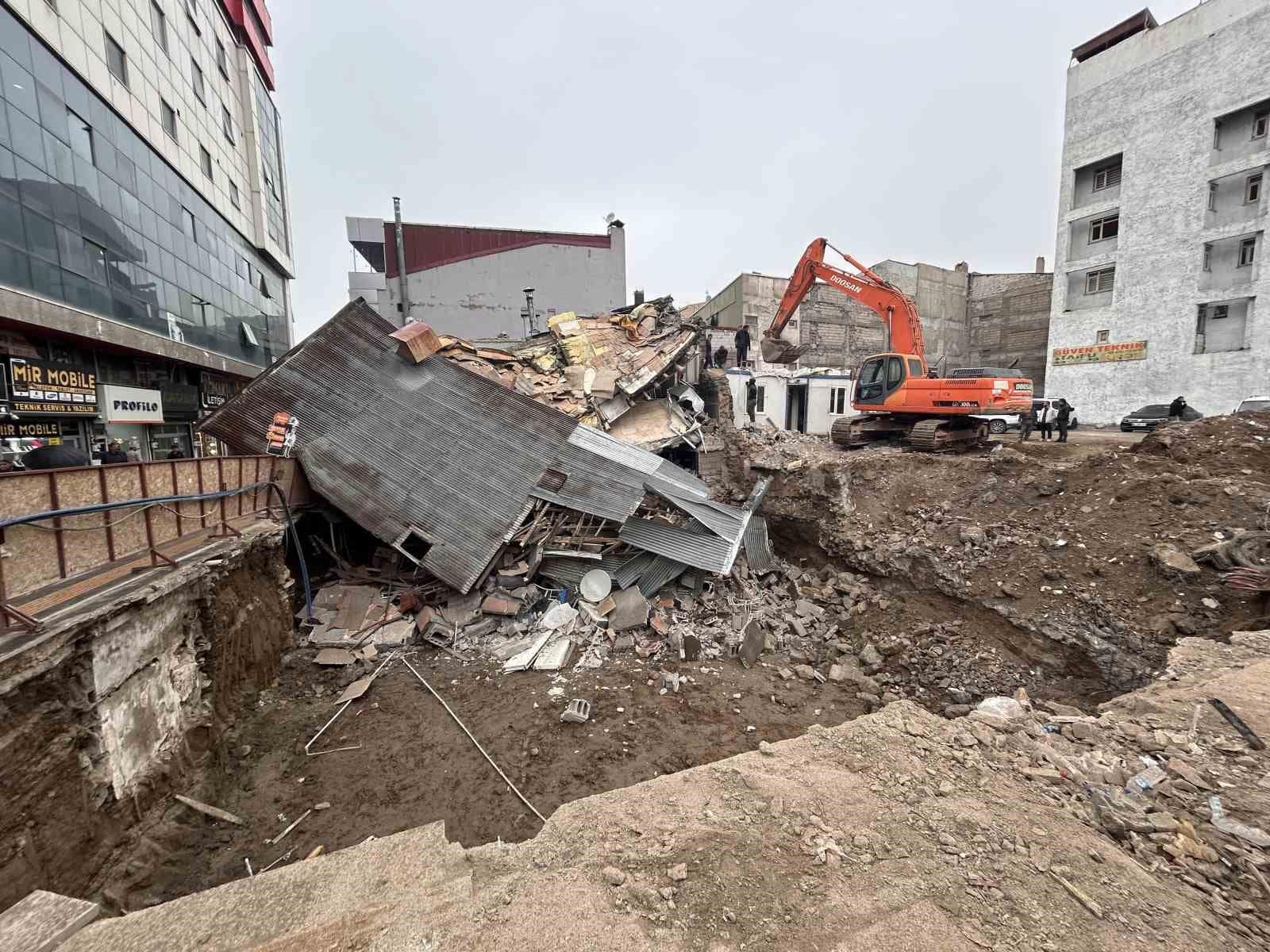 Van’da kazı alanının yanındaki lokanta çöktü