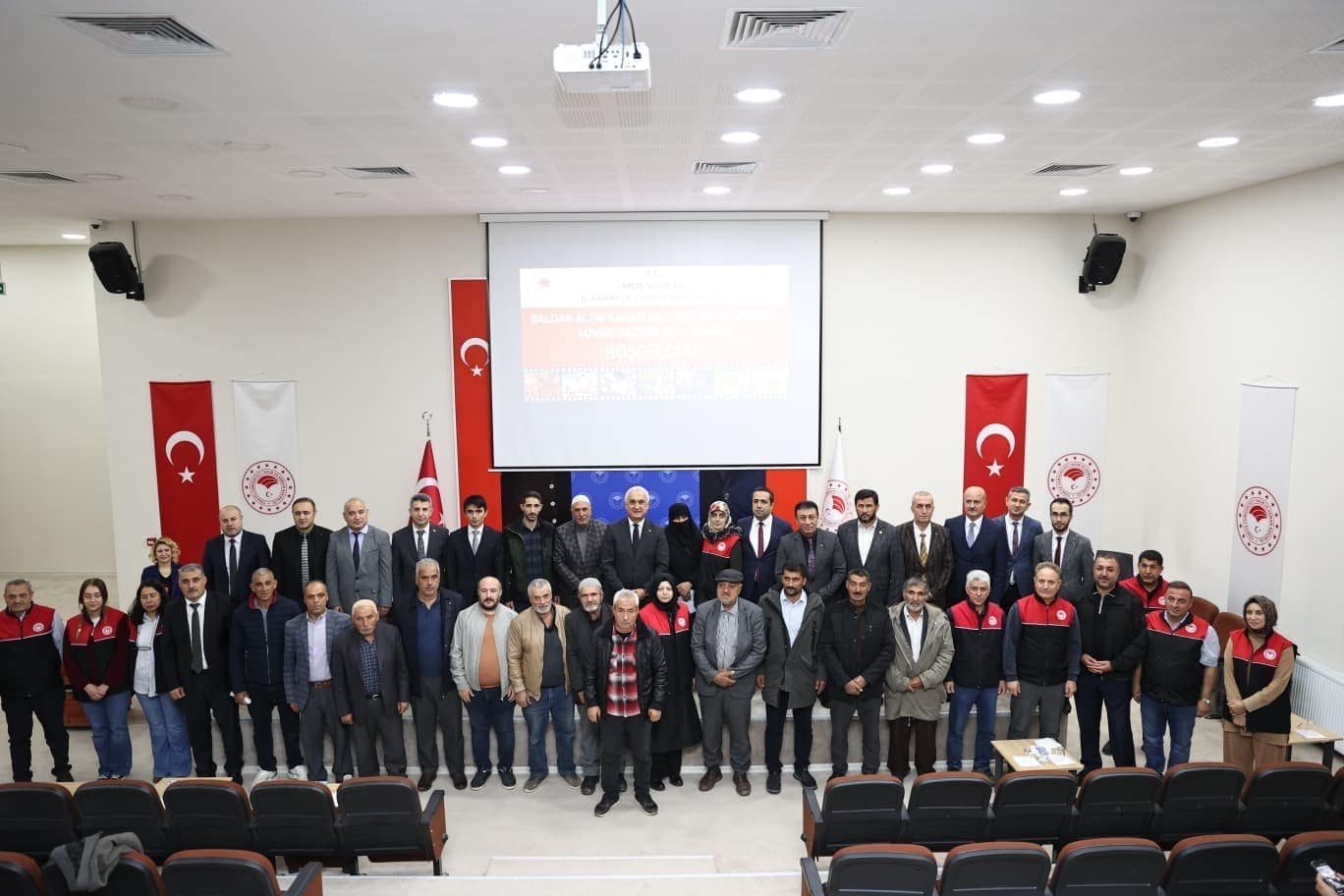 Muş’ta 100 arıcıya kovan desteği
