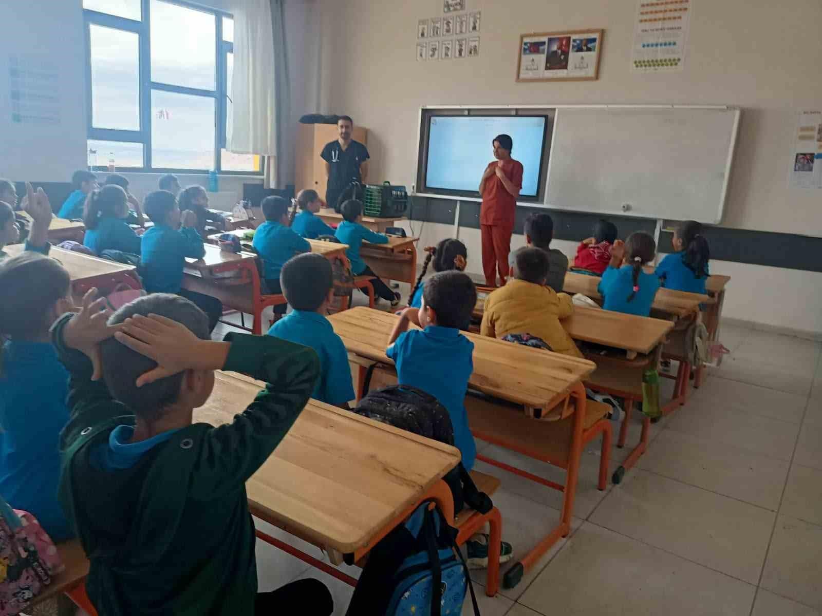 Adıyaman’da hayvan sevgisi okul sıralarına taşındı