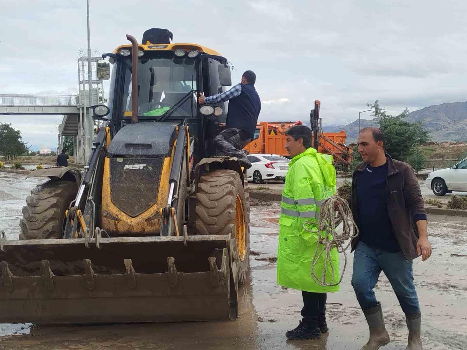 Selin vurduğu Yurtbaşı beldesinde çalışmalar sürüyor