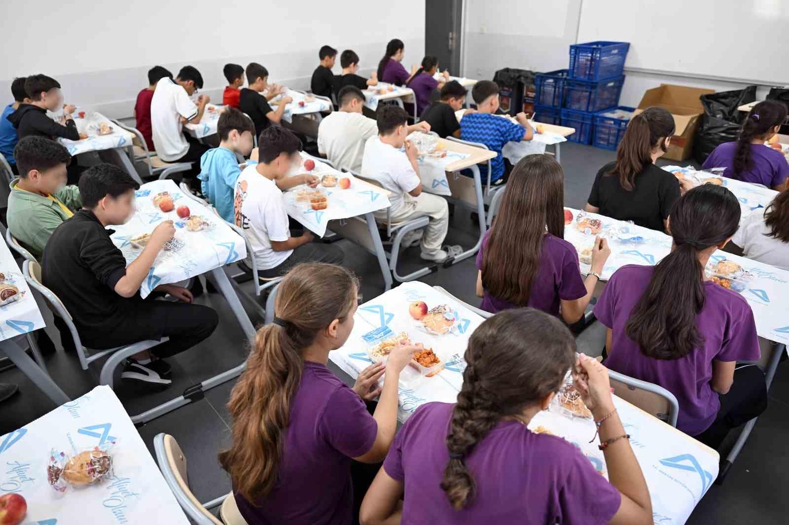 Mersin’de 3 bin öğrenciye günlük ücretsiz öğle yemeği desteği