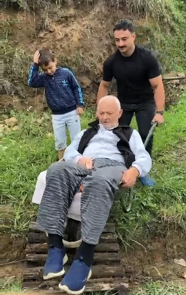 Trabzon’un Araklı ilçesinde diyaliz hastasının "yol" çilesi