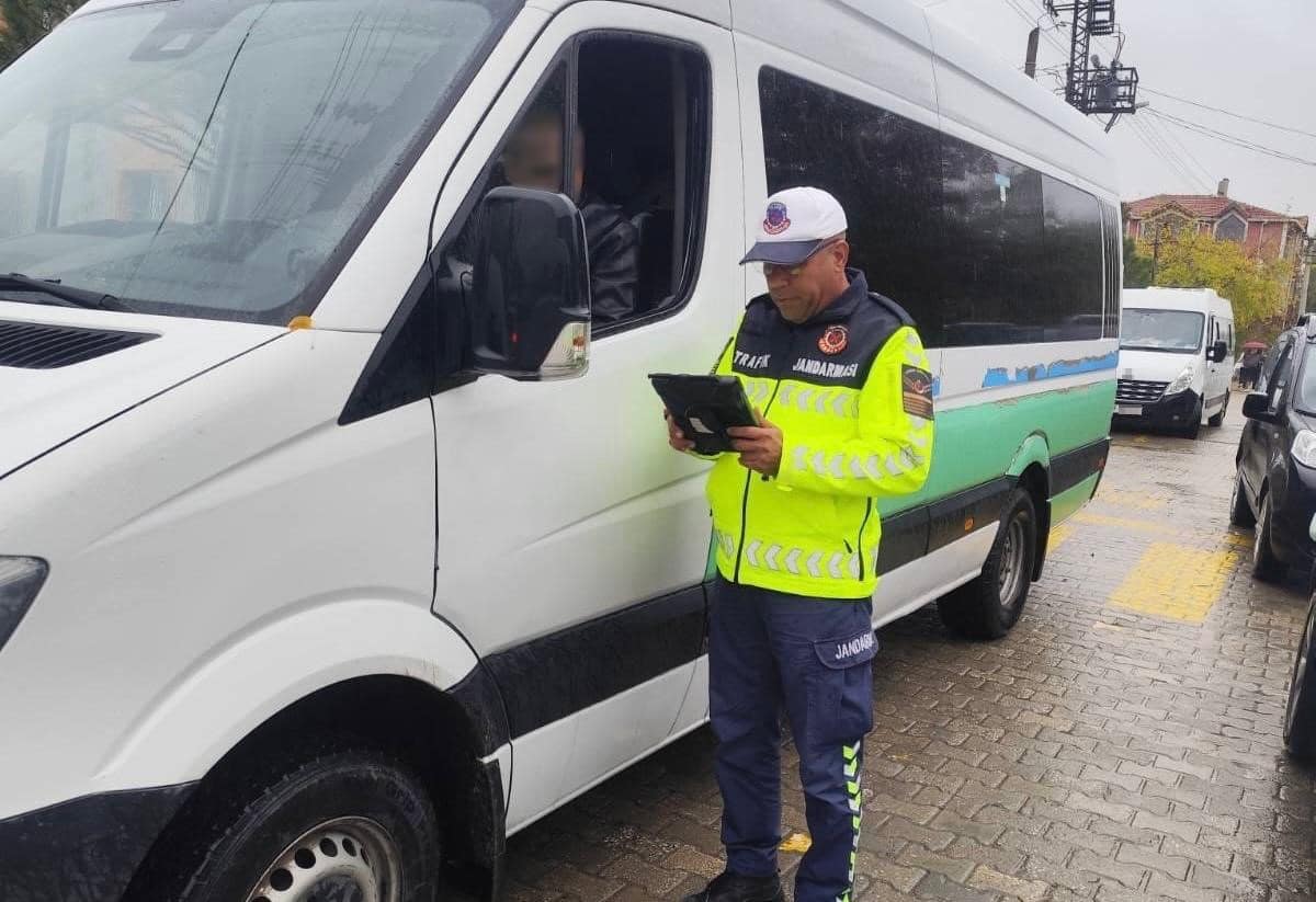 Hayrabolu’da jandarmadan okul servislerine sıkı denetim