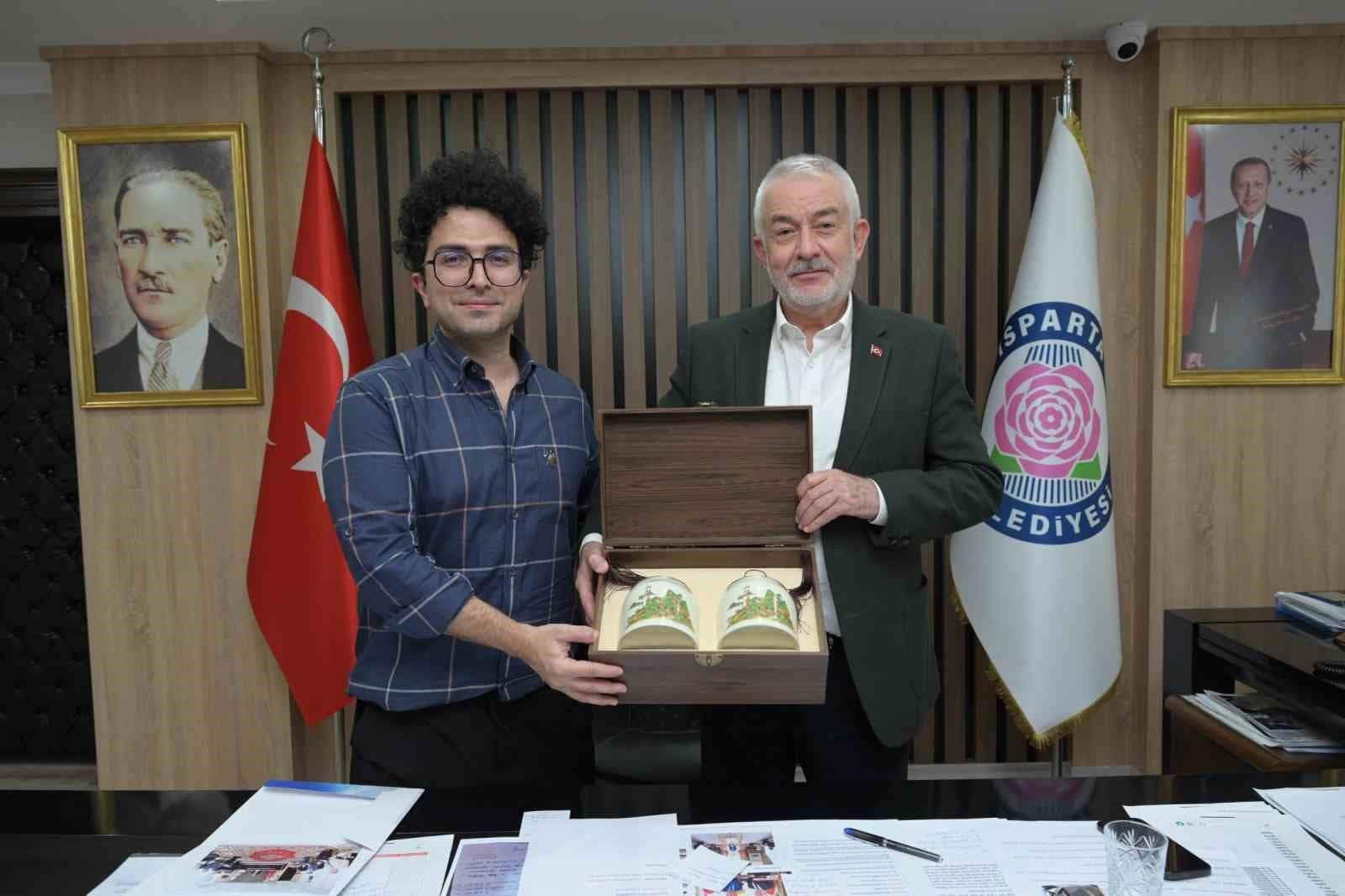 Başkan Başdeğirmen’in tanıtım desteği Isparta gülünü Çin’e taşıdı