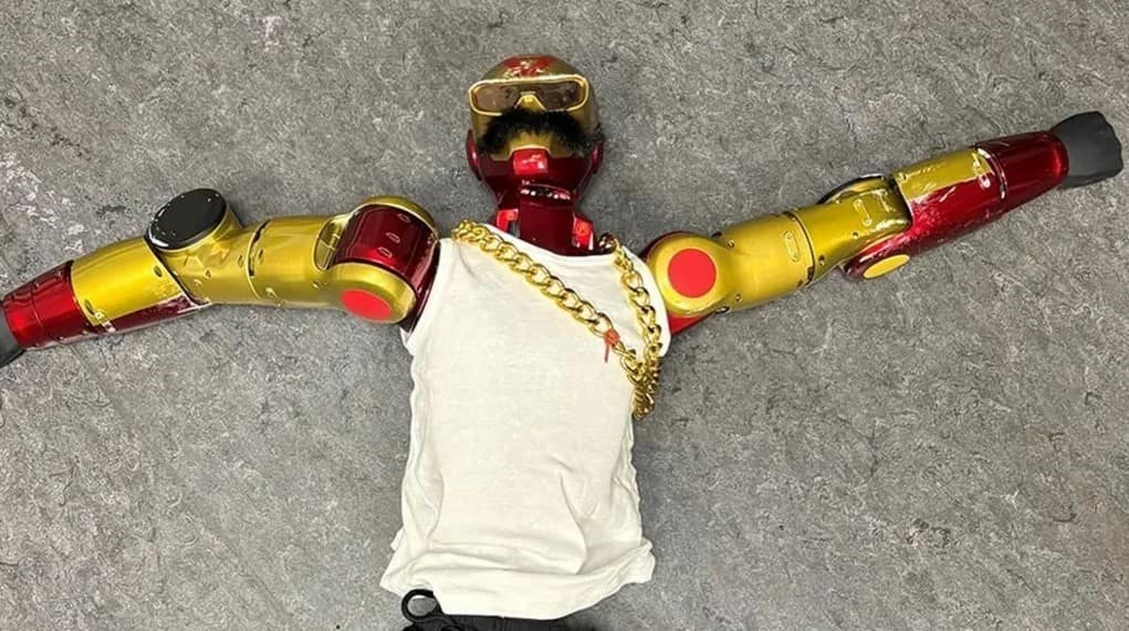 Almanya’da genç kızı taciz ettiği iddia edilen robota el koydu