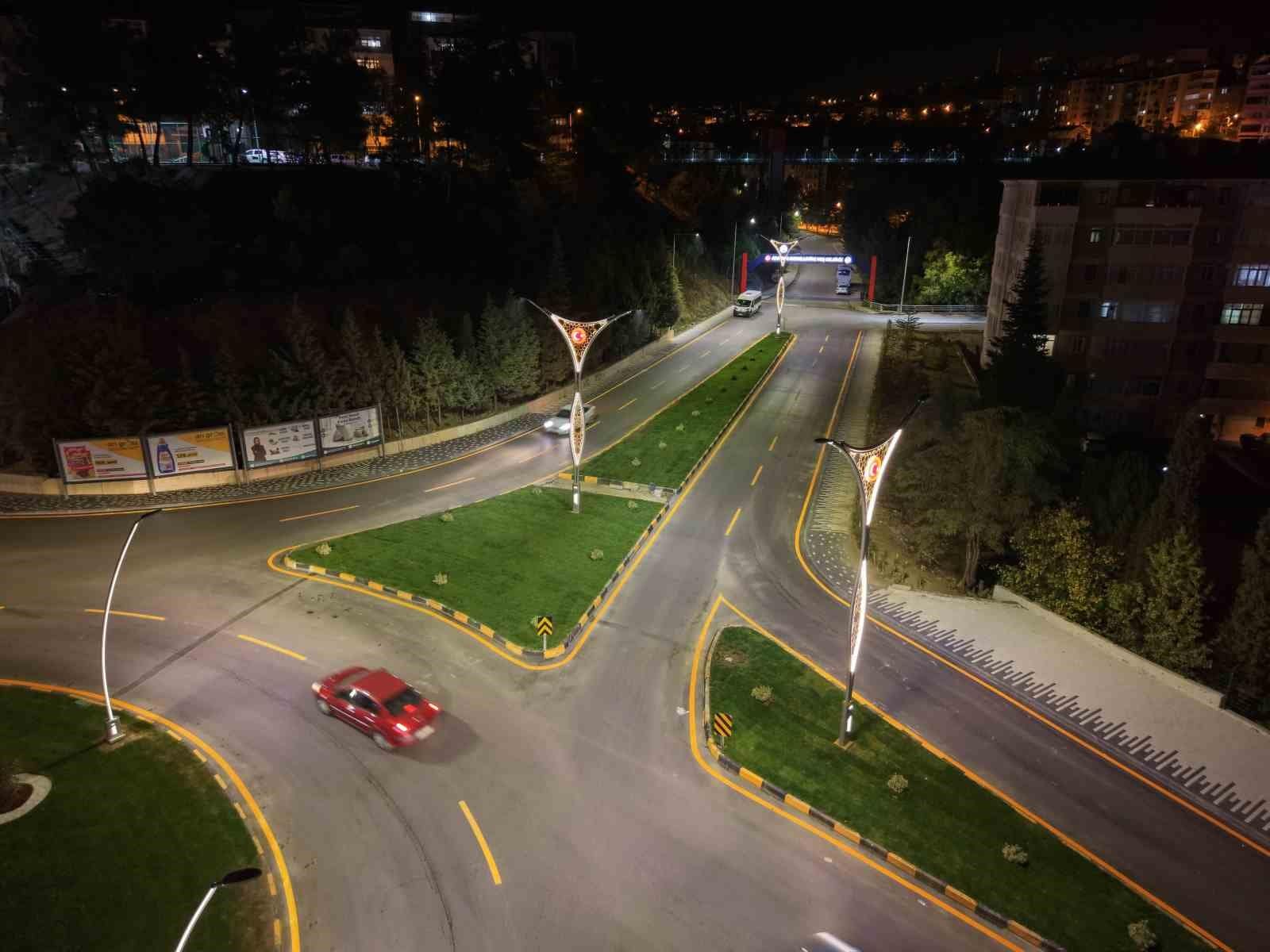 Karabük Belediyesi caddeleri yeniliyor
