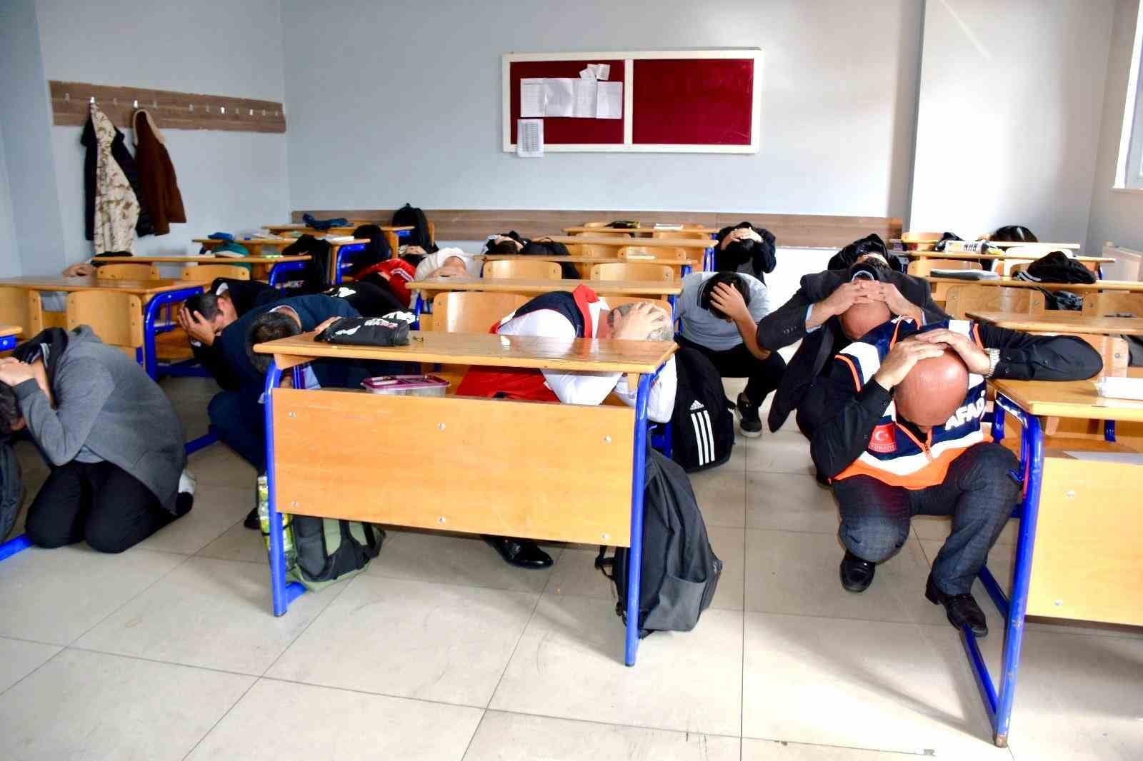 Batman’da okullarda eş zamanlı tahliye tatbikatı