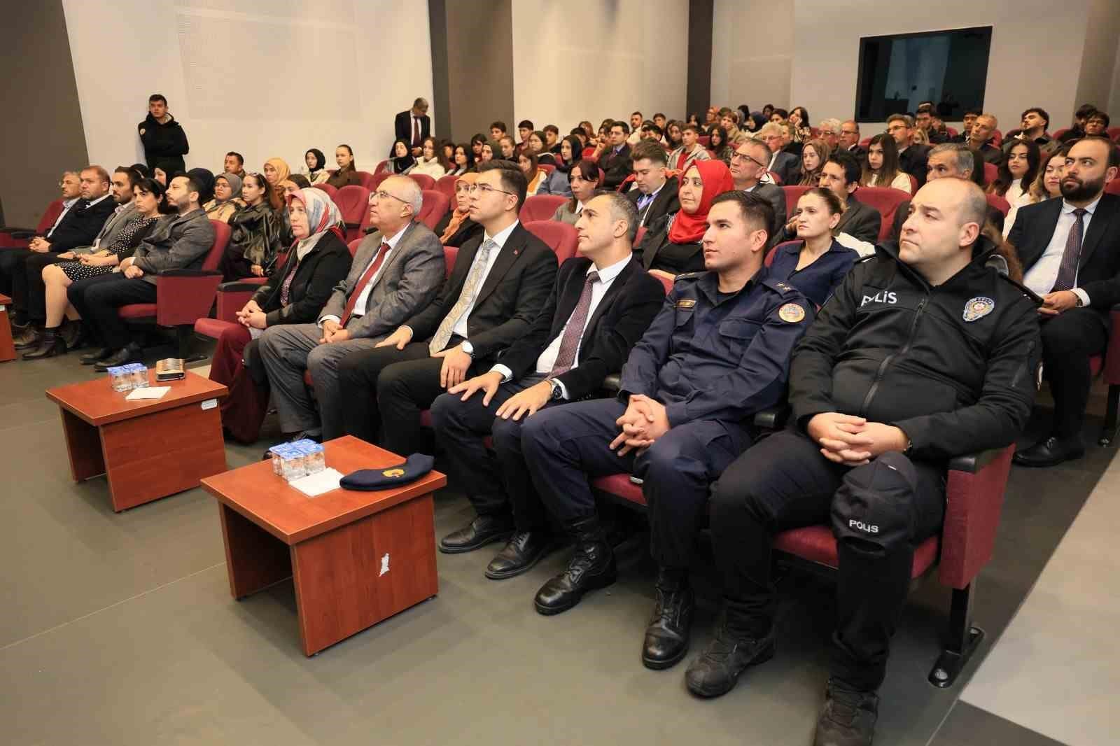 Çameli’de Aileyi Anlamak ve Güçlendirmek konferansı düzenlendi
