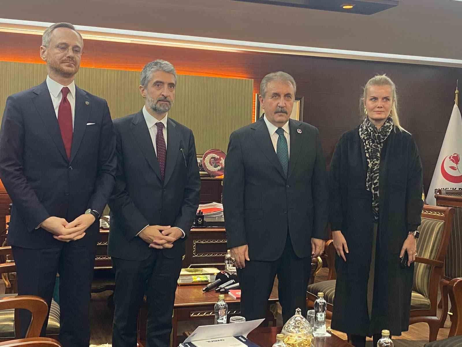 Destici: "Pandemi sürecini, Ukrayna-Rusya savaşındaki süreci Türkiye gerçekten iyi yönetti"
