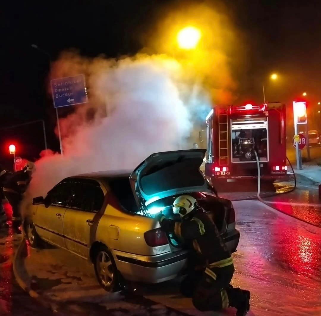 Acıpayam’da araç yangını korkuttu