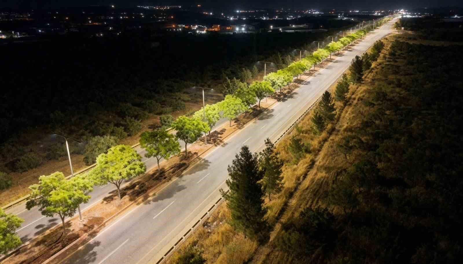 18 kilometrelik yola 472 yeni aydınlatma direği