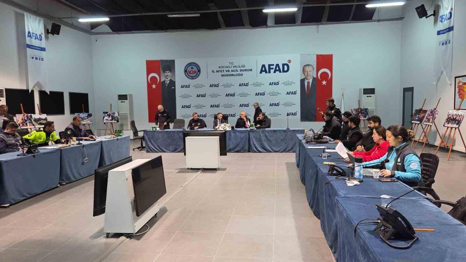 Kocaeli’de sağanak nedeniyle kriz merkezinde toplantı yapıldı
