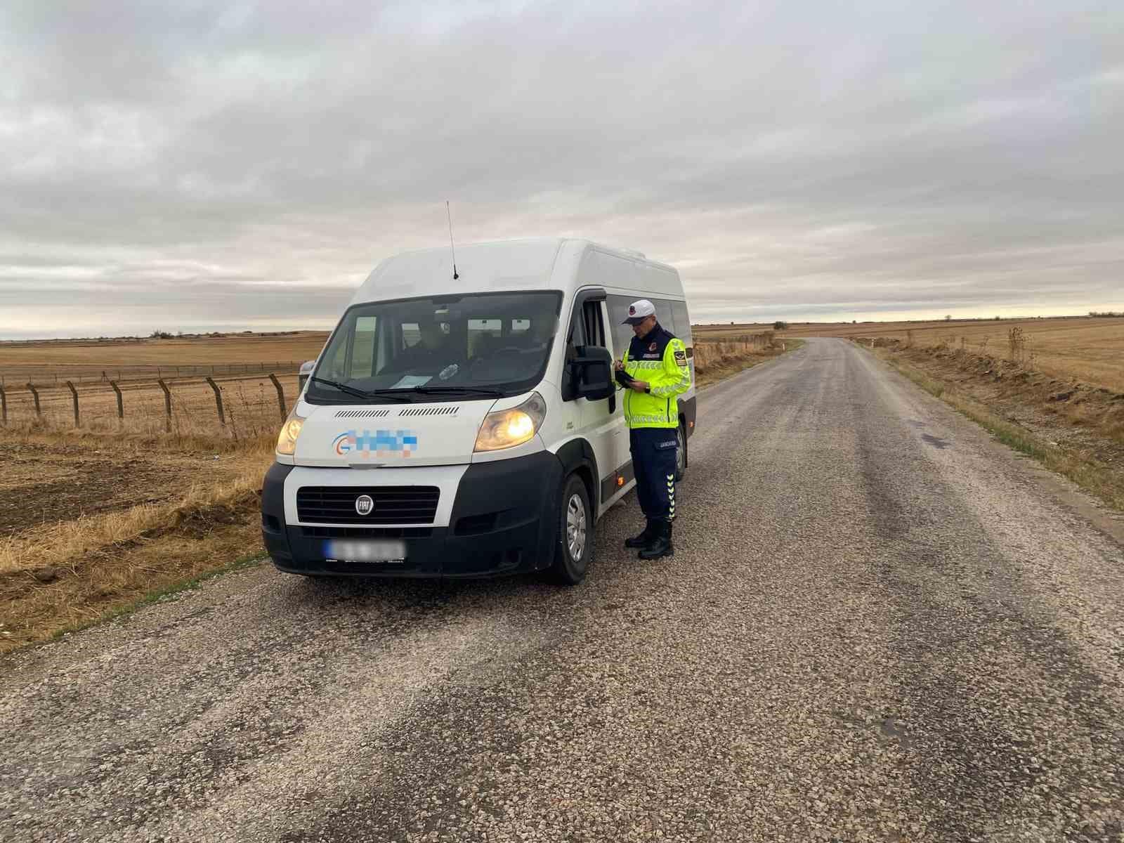 Babaeski’de jandarmadan okul servislerine denetim