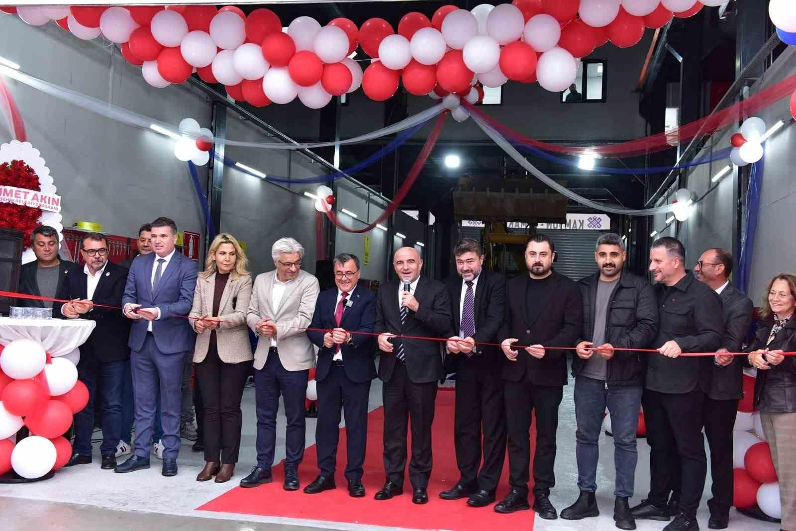 Altıeylül Belediyesi’nin araç bakım ve onarım tesisi hizmete açıldı