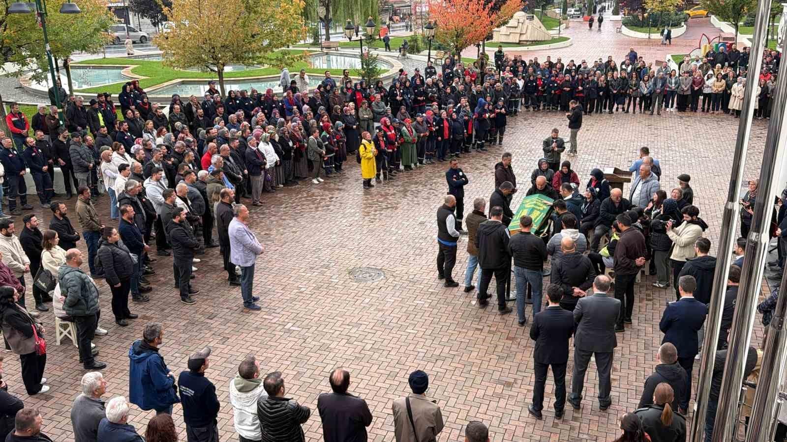 Bolu’da 43 yaşında hayatını kaybeden belediye çalışanına gözyaşlarıyla veda
