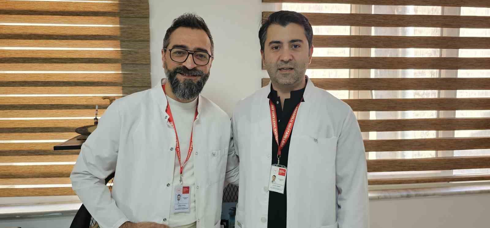 Ceviz ağacından düşüp iki bileğini kırdı: İki doktorun eş zamanlı ameliyatıyla sağlığına kavuştu