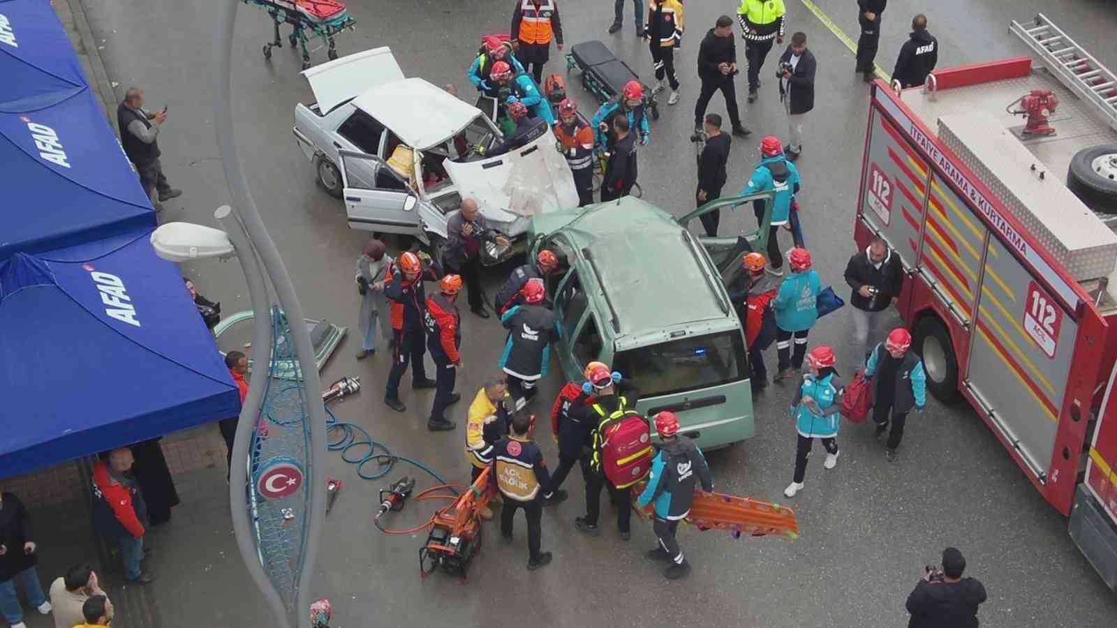 Muş’ta 100 personelin katılımıyla trafik kazası tatbikatı yapıldı
