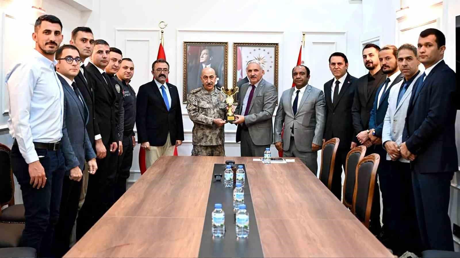 Muğla birincisi olan Emniyet voleybol takımı bölge müsabakalarına katılacak