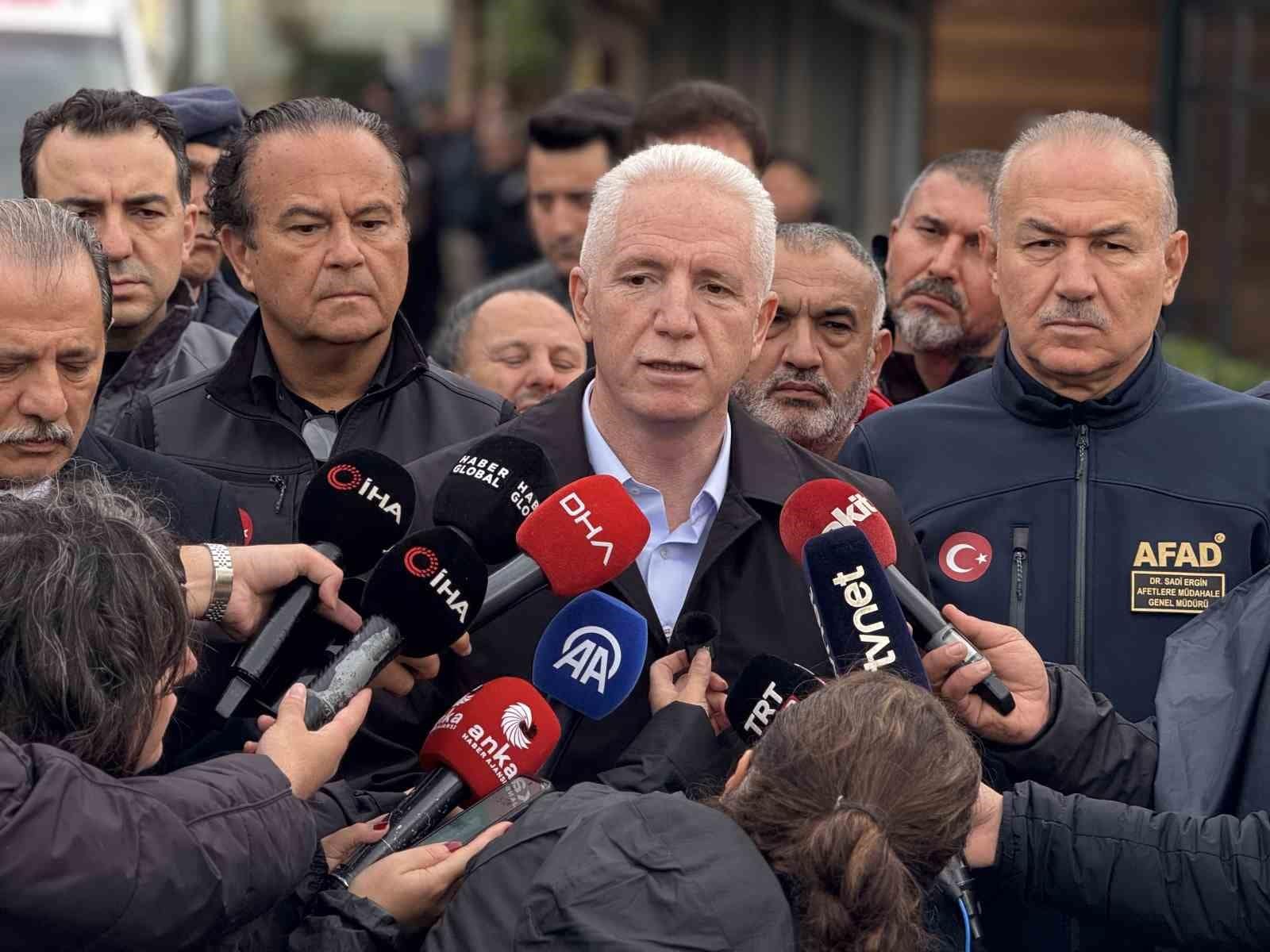 Vali Gül: "3 vatandaş hayatını kaybetti, 5 kişi aranıyor"