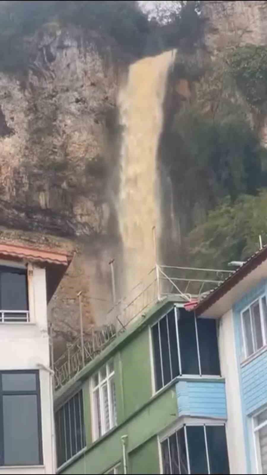 Bartın’da yağış ilginç görüntülere sahne oldu