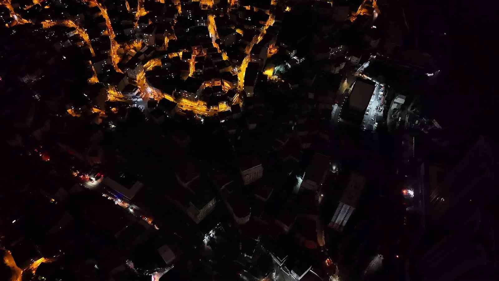 Sarıyer Ayazağa’da karanlığa gömülen mahalle havadan görüntülendi