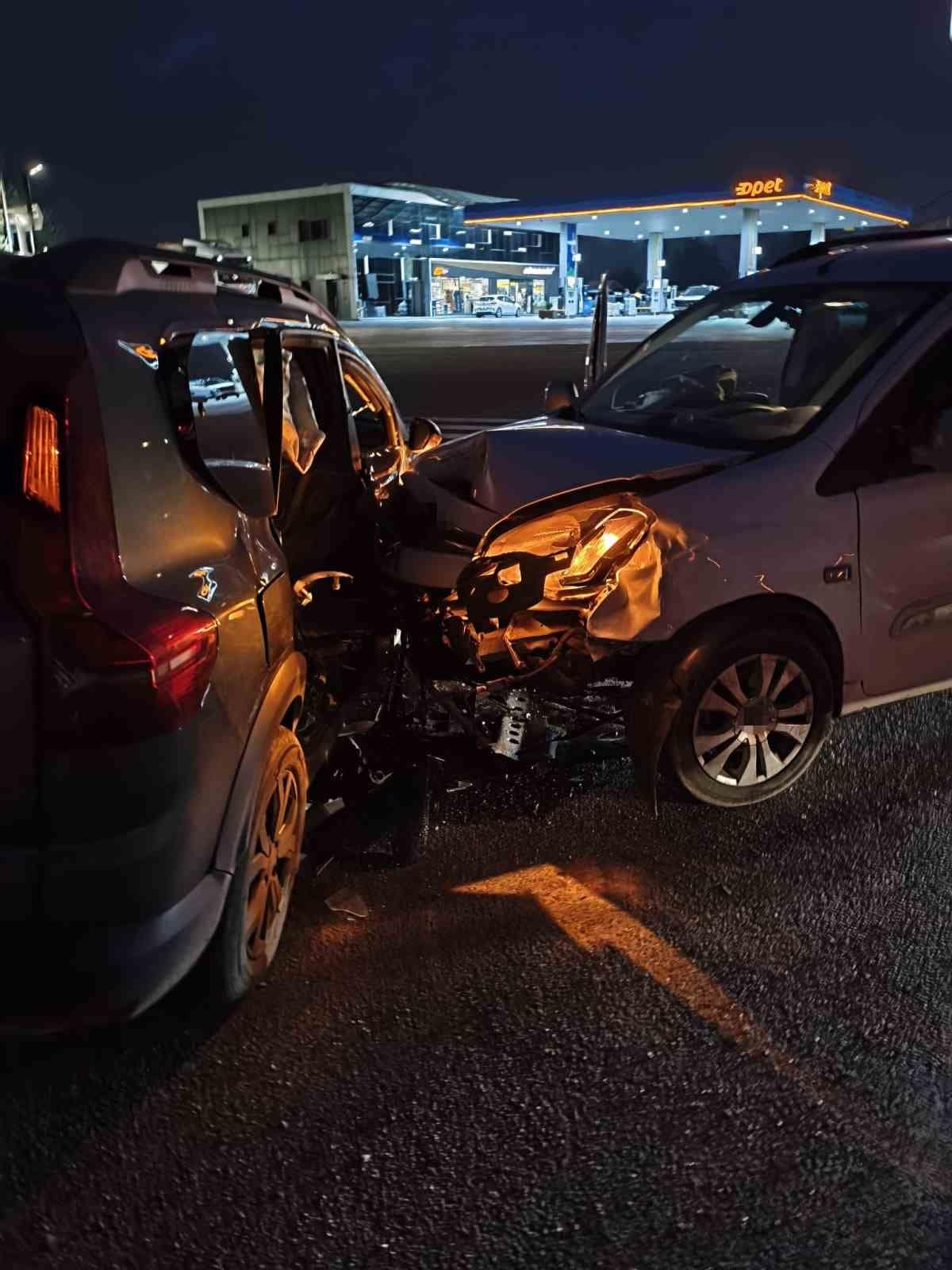 Diyarbakır’da otomobiller çarpıştı: 2 yaralı