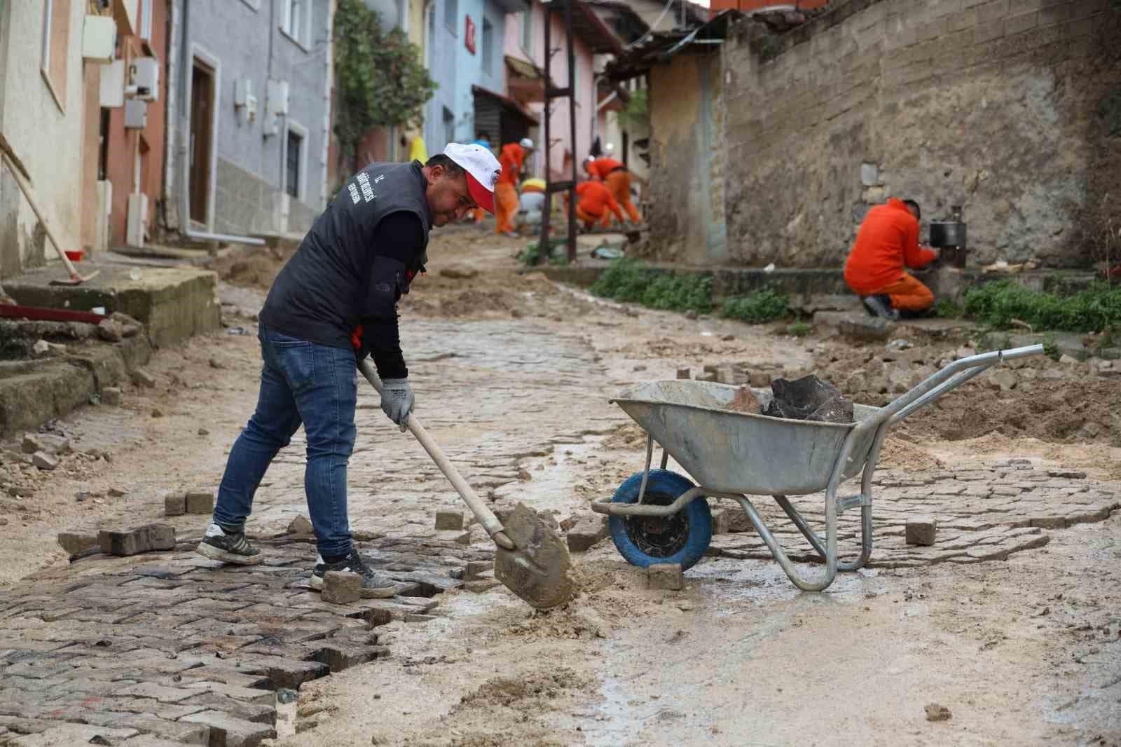 Bilecik’te iki noktada parke taşı çalışması başladı