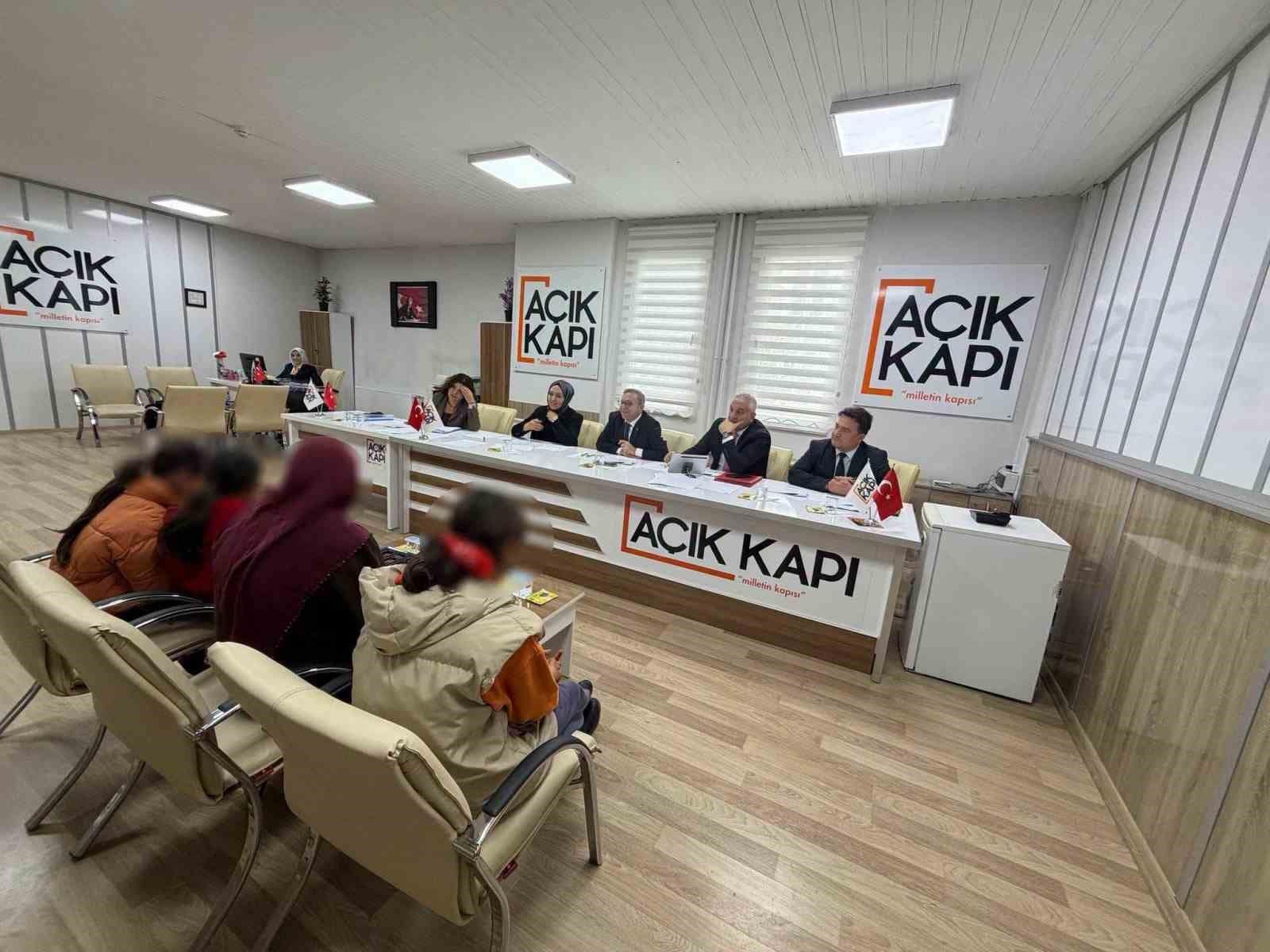 Kars Valisi Ziya Polat vatandaşların taleplerini dinledi