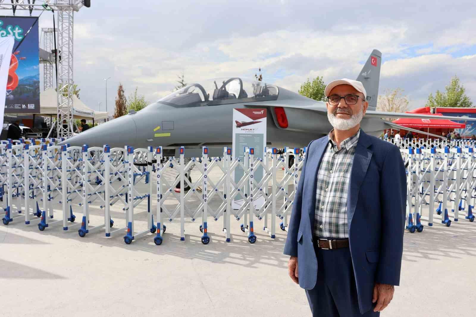 Hürjet’i gören vatandaş duygulandı: "Türk vatandaşı olarak, Türk millet olarak seviniyoruz"