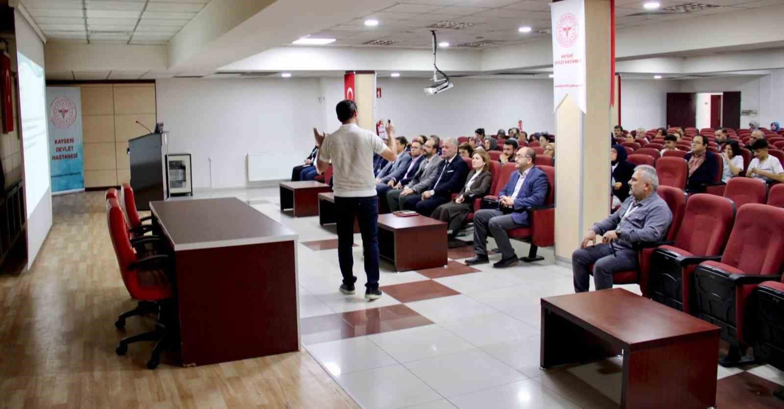 Kayseri Devlet Hastanesi’nde "meme kanseri farkındalık eğitimi" düzenlendi