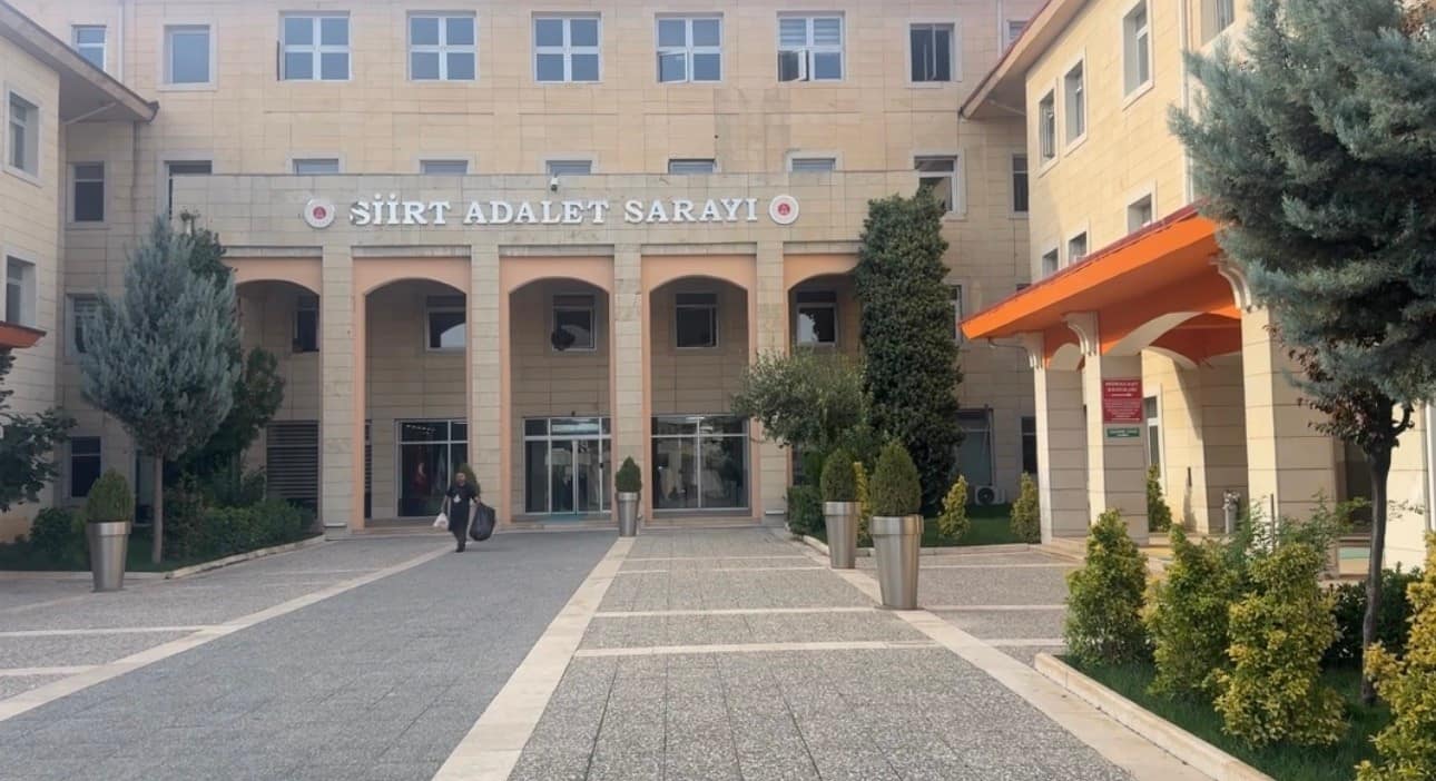 Siirt’te Mekiye Akyel davasının ilk duruşması görüldü: Sanık yakınları mahkeme salonundan çıkarıldı