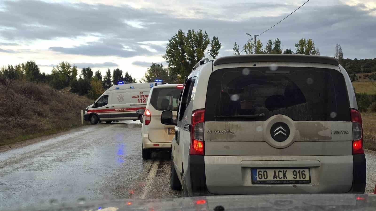 Tokat’ta iki aracın kafa kafaya çarpıştığı kazada 5 kişi yaralandı
