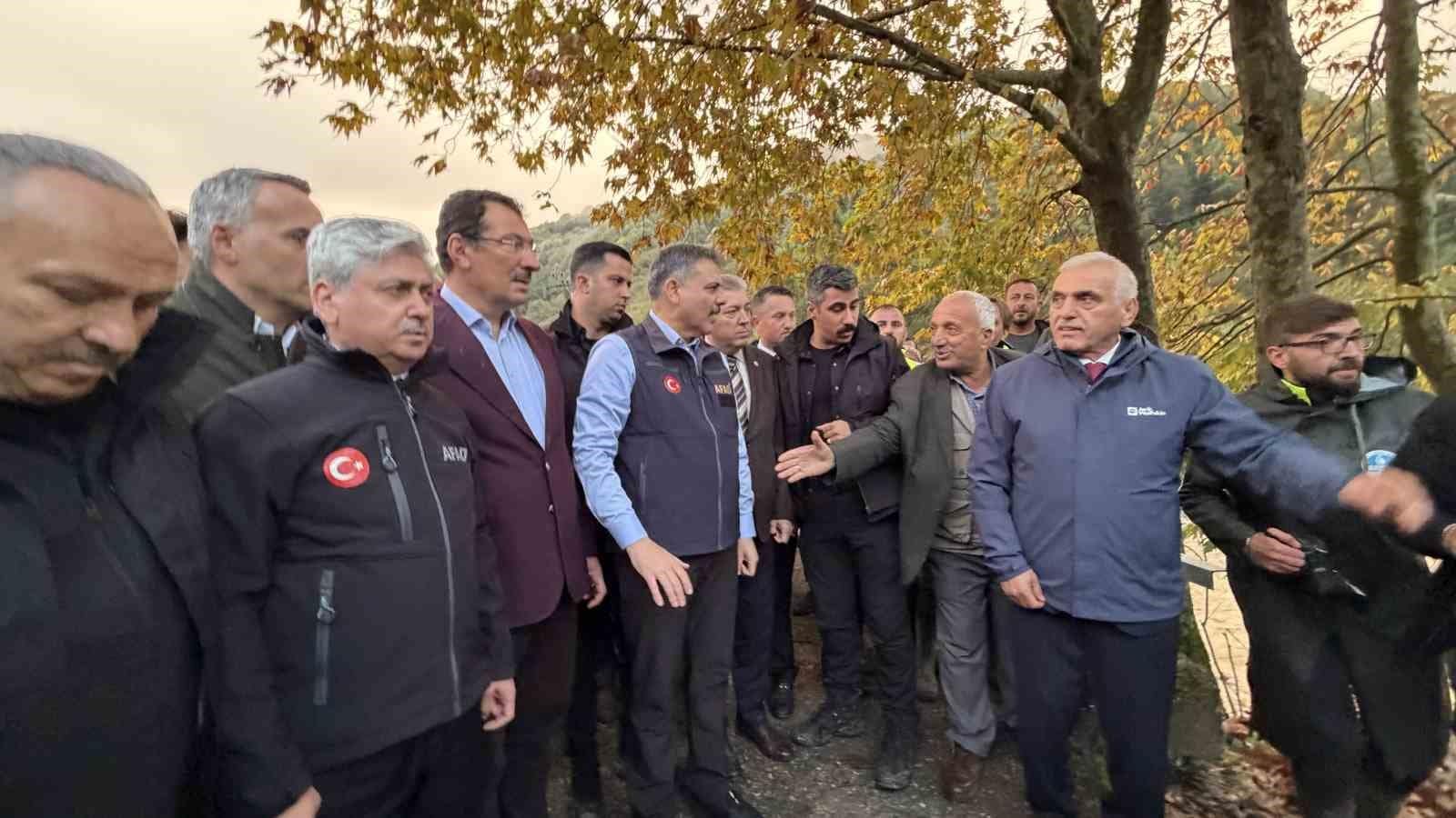 Bakan Çiftçi, yaraların sarılmaya çalışıldığı bölgeyi ziyaret etti