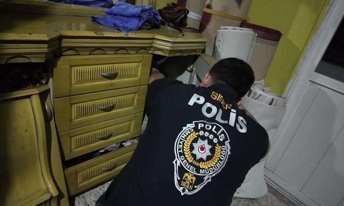 Mersin’deki yasa dışı bahis ve dolandırıcılık operasyonunda 33 şüpheli tutuklandı