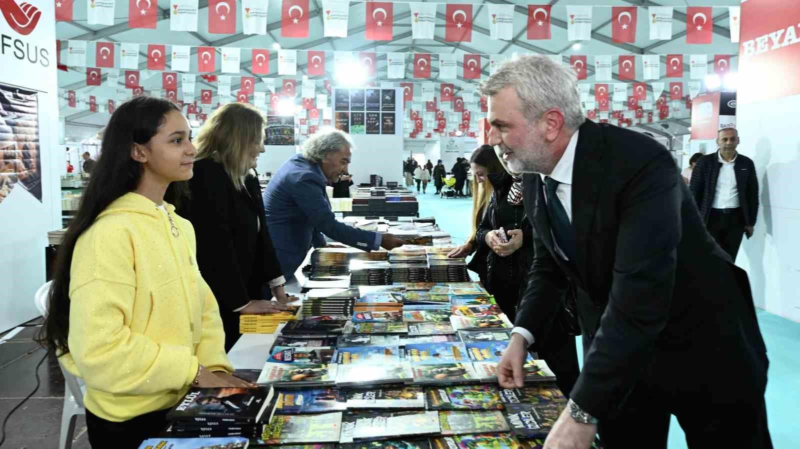 Anadolu’nun en büyük kitap fuarı Kahramanmaraş’ta açıldı