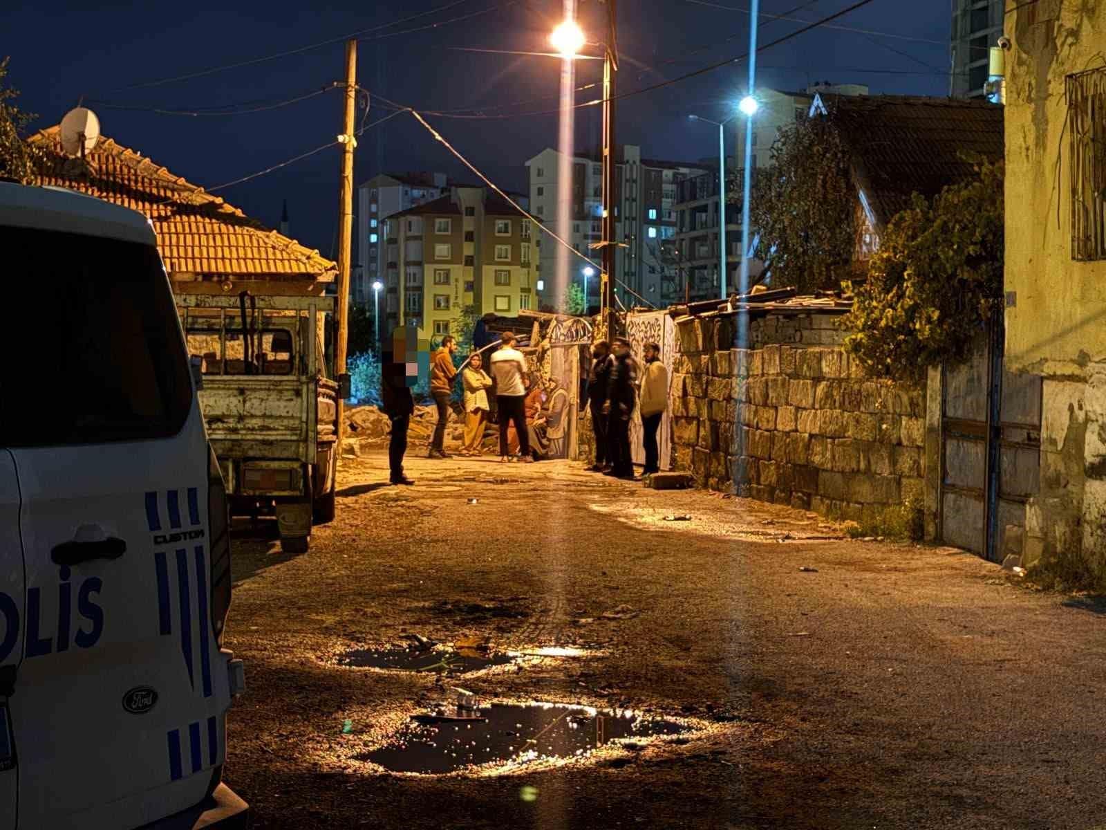 Prizi tamir ederken akıma kapılan genç yaralandı