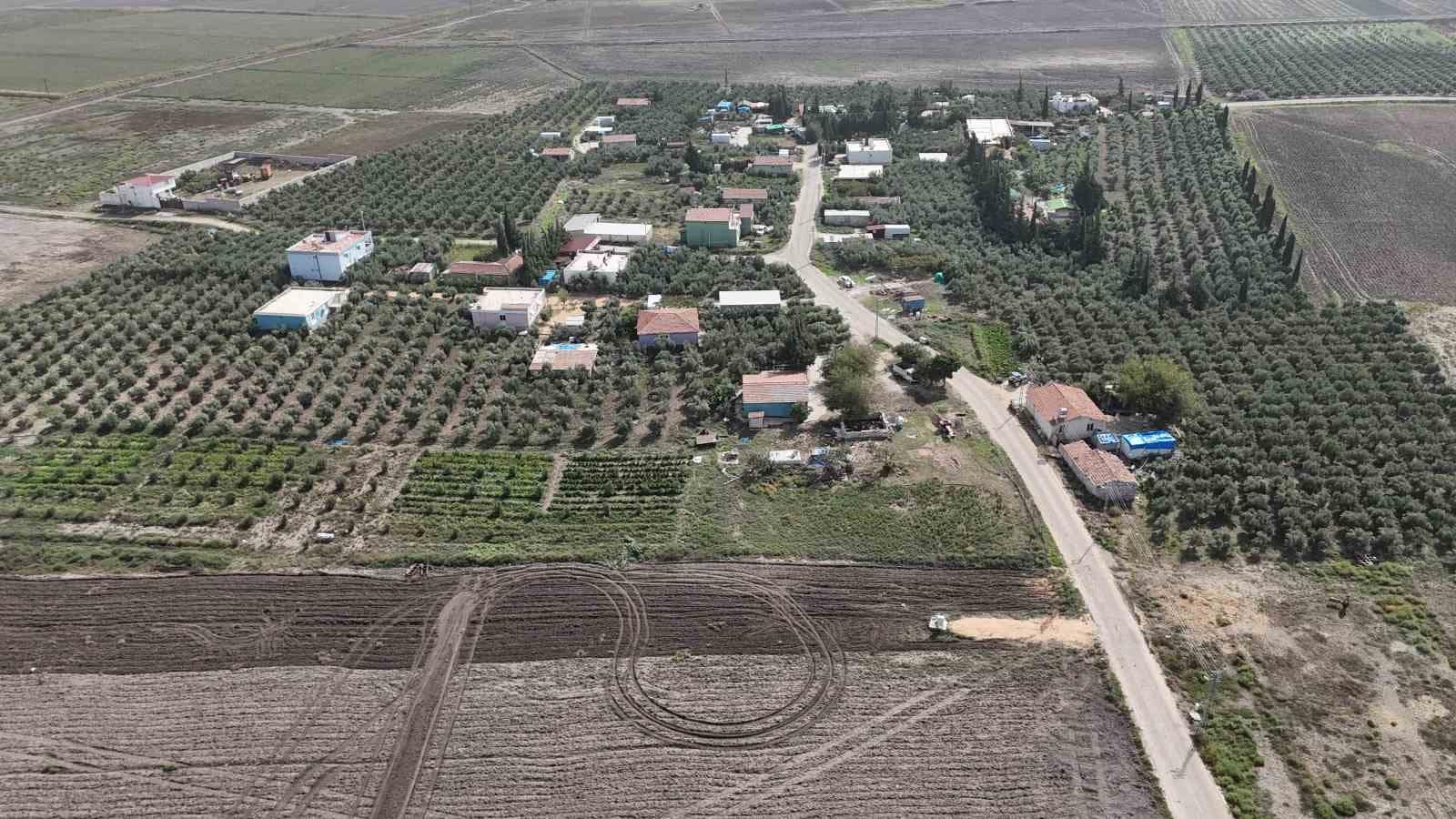 Mahalledeki herkesin soyadı ’Öztoprak’ olunca baba isimleri ve ikinci isimlerle karışıklığın önüne geçtiler
