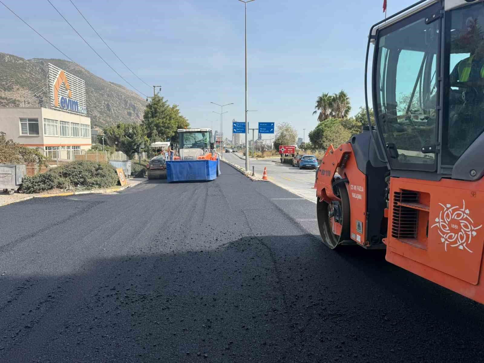 Aydın’ın 17 ilçesinde yol çalışmaları eş zamanlı sürüyor