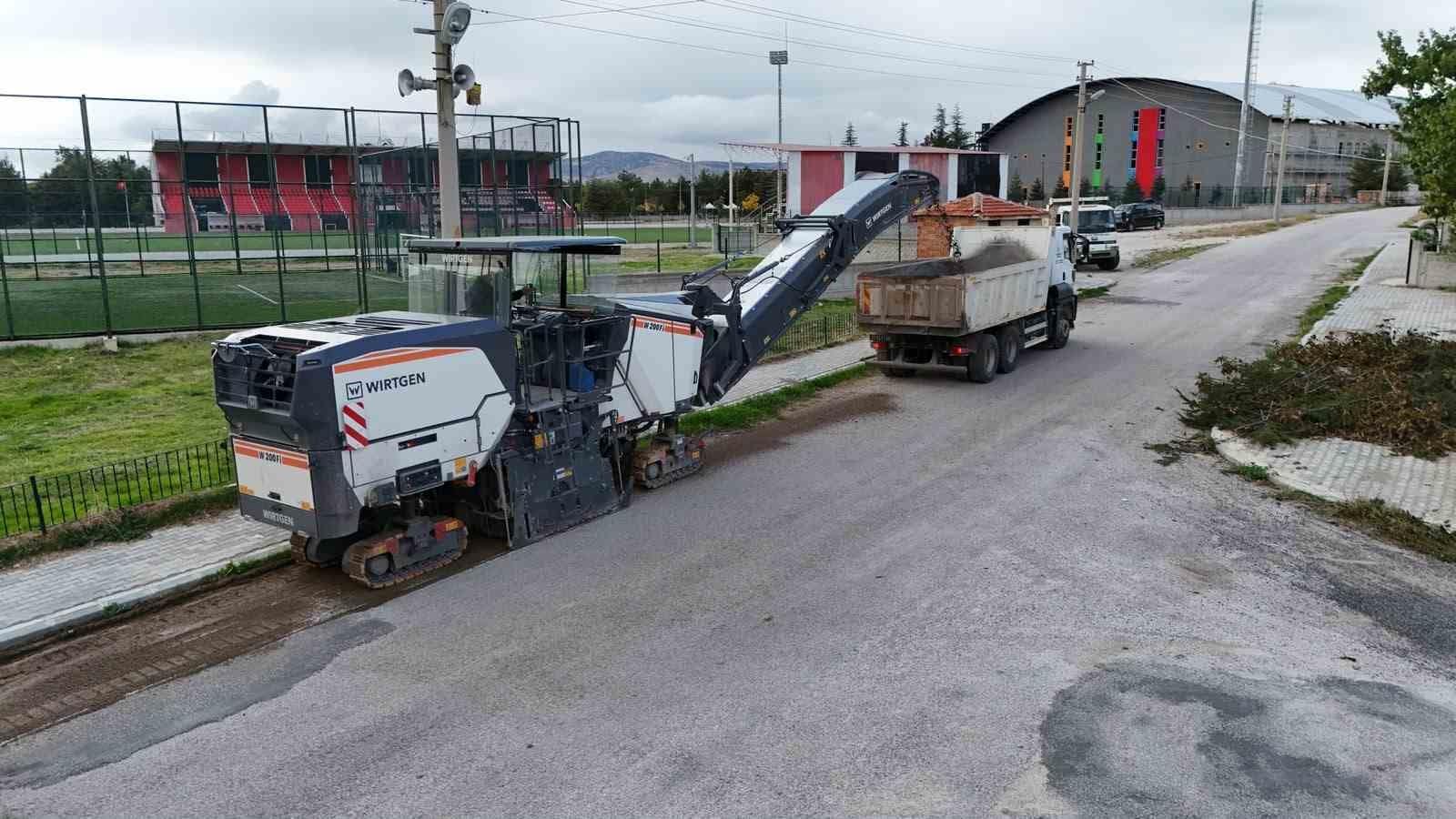 Bolvadin’de alt ve üst yapı çalışmaları sürüyor