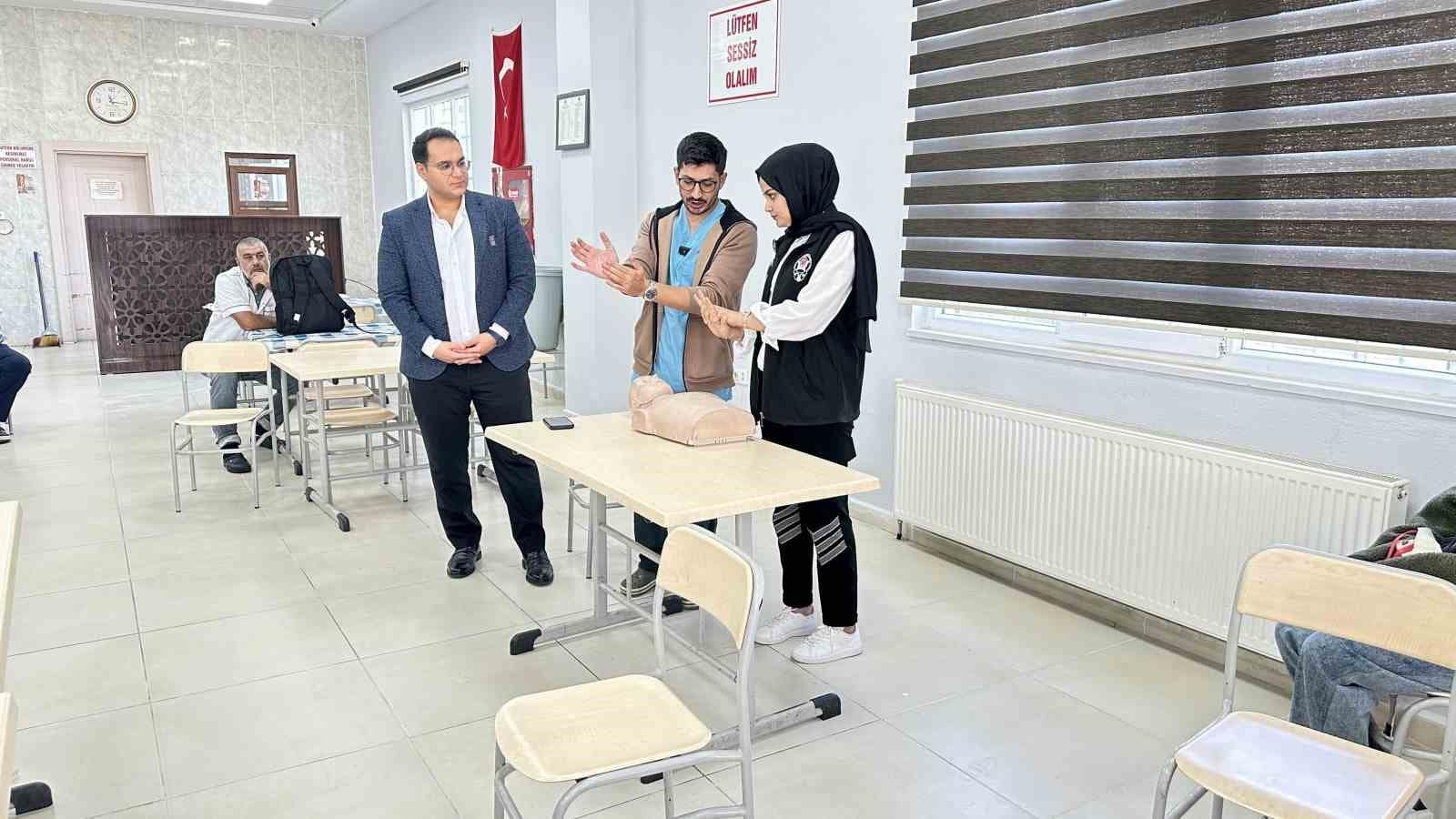 Mardin’de hayat kurtaran "Heimlich" manevrası anlatıldı