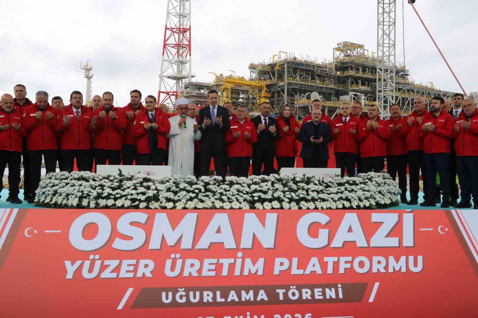 Türkiye’nin ilk yüzer doğalgaz işleme tesisi Osman Gazi, 20 yıl boyunca görev yapacağı Karadeniz’e uğurlandı