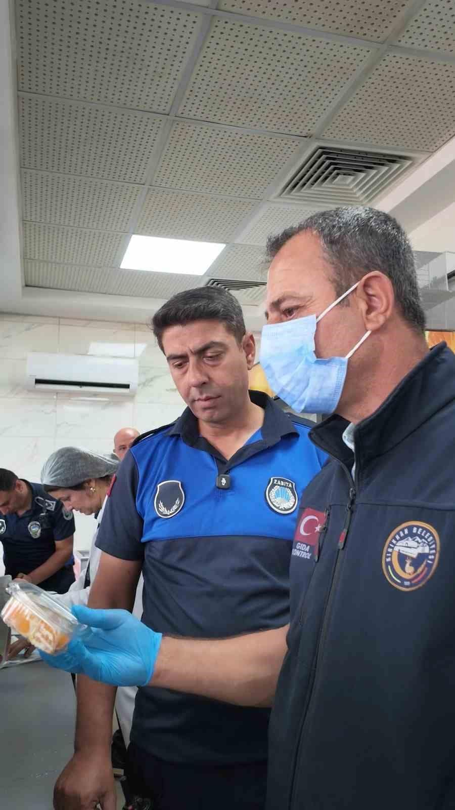 Öğrencilere tavuk nugget ve gazlı içecek satışı yapan kantinler uyarıldı