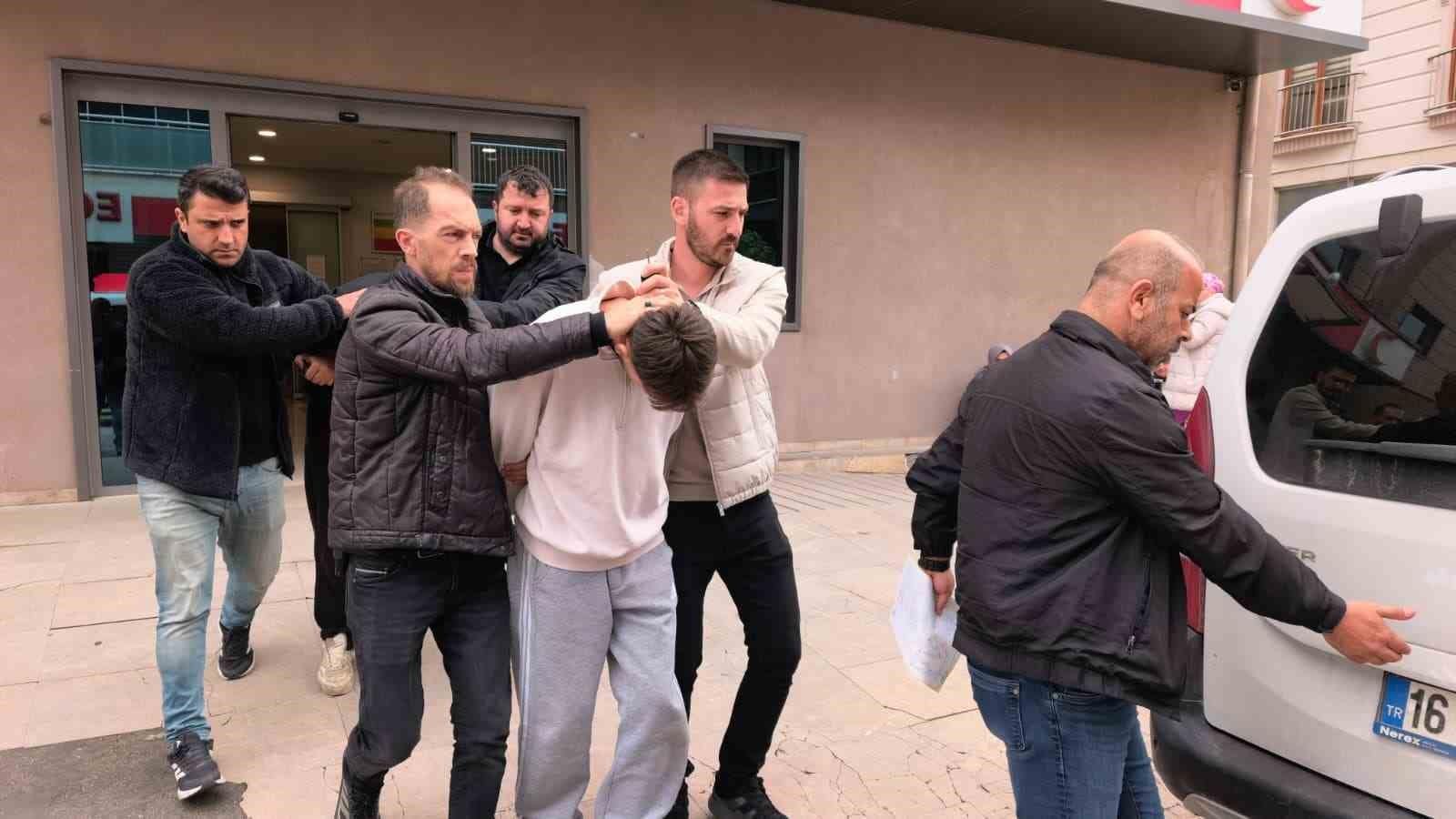 Kız meselesi kavgasında arkadaşını kalbinden bıçaklayan genç, adliyeye sevk edildi