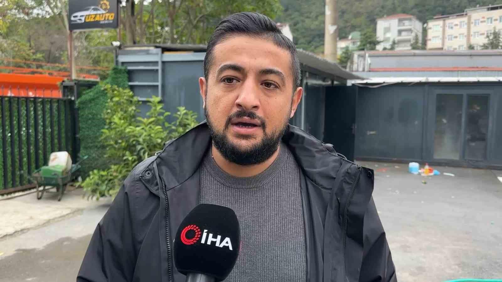 Ayazağa’daki sel felaketinde canını hiçe sayıp suya girdi: Araçta mahsur kalan sürücüyü ön camdan böyle kurtardı